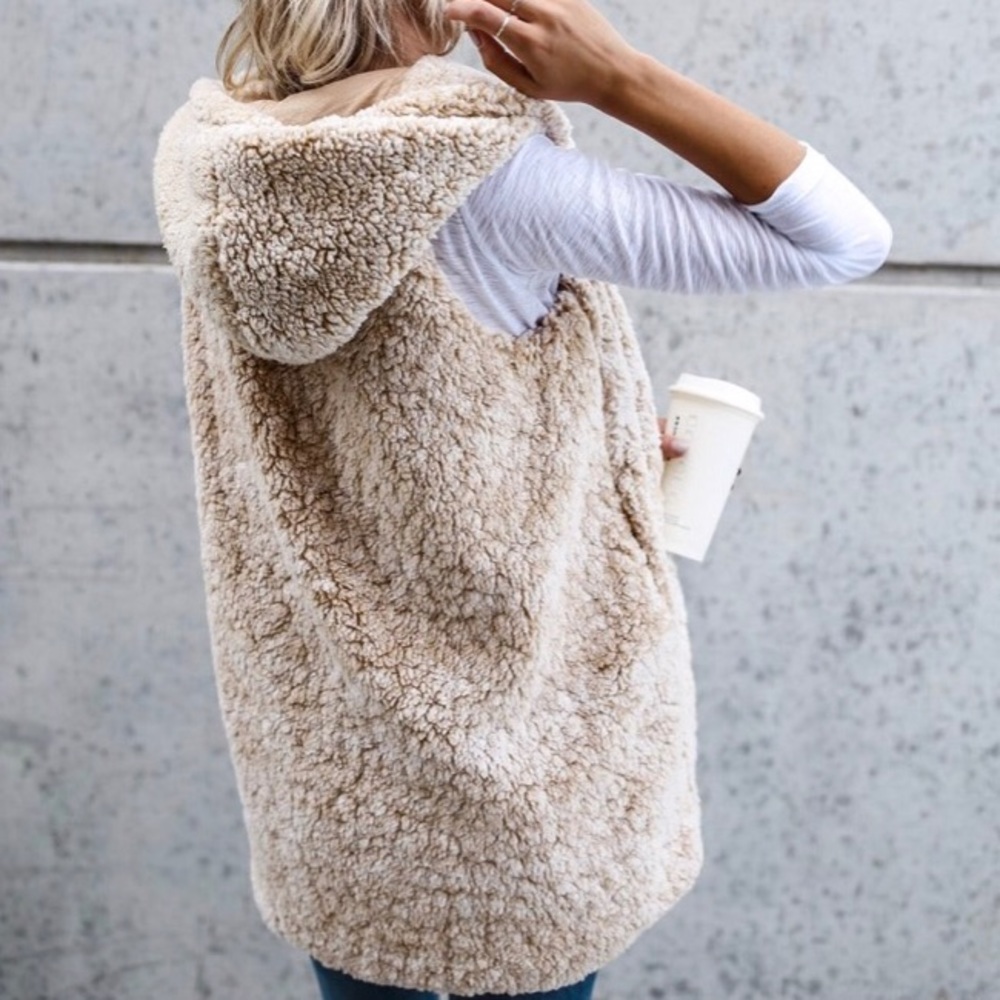 Last 1! 🌟Two-tone Beige Sherpa Vest - Picture 3 of 7